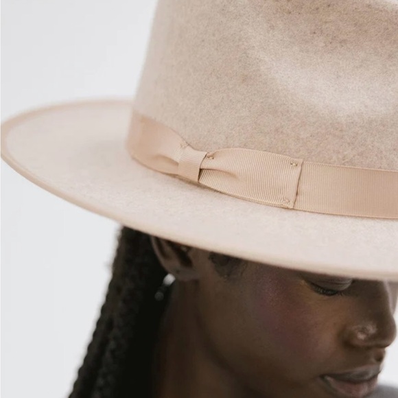 Monroe Rancher in Oatmeal - NWT - Picture 6 of 10